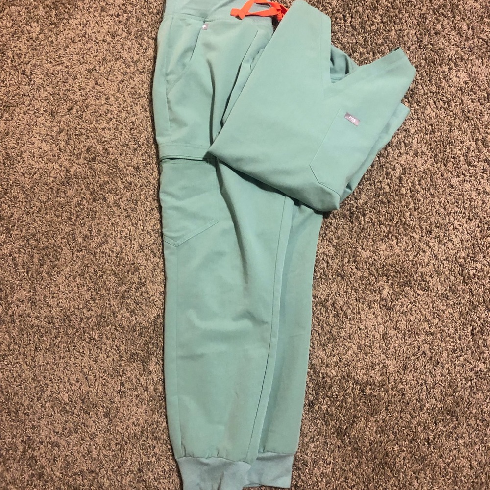 FIGS SCRUBS set